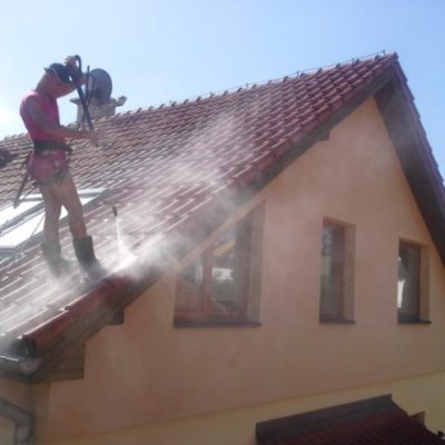 Čistenie strechy od lyšajov a machu - Poprad - ProRoof